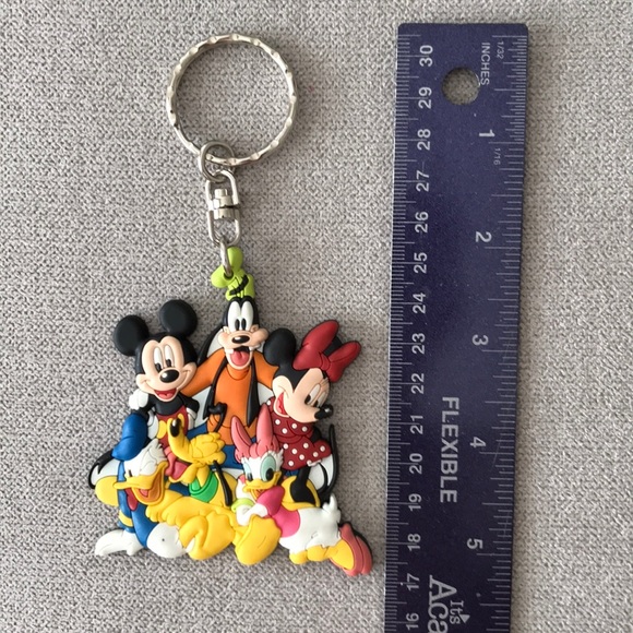 🤖4/$40🤖 Disney Mickey & Friends keychain - Picture 6 of 6